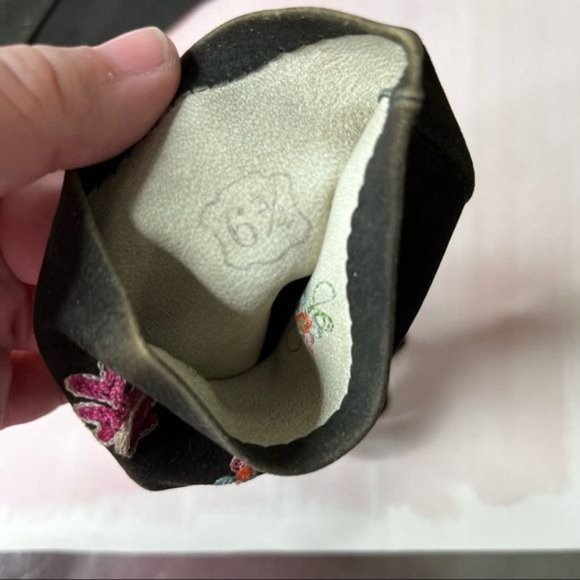 Vintage Suede Leather Embroidered Floral Rose Gloves - Picture 7 of 7